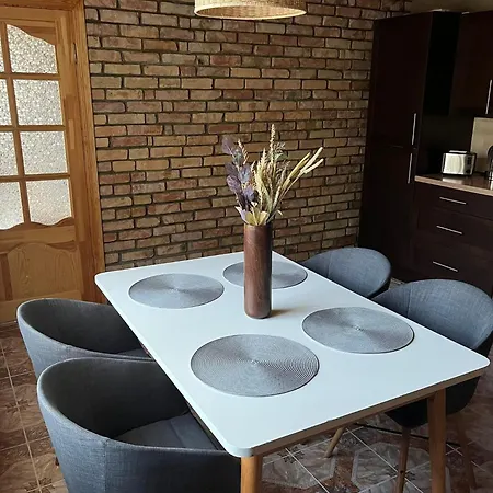 בית נופש Riverside House With Sauna, Terrace & Access Jūrkalne